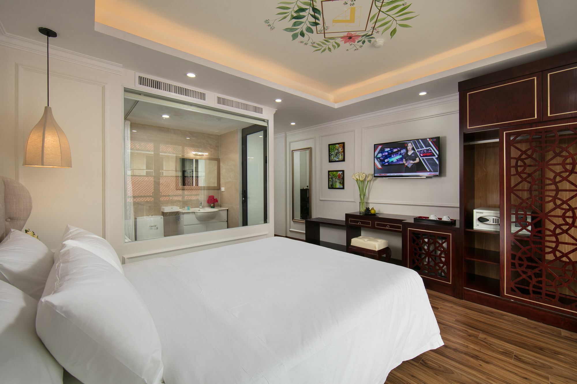 Golden Legend Palace & Travel Отель