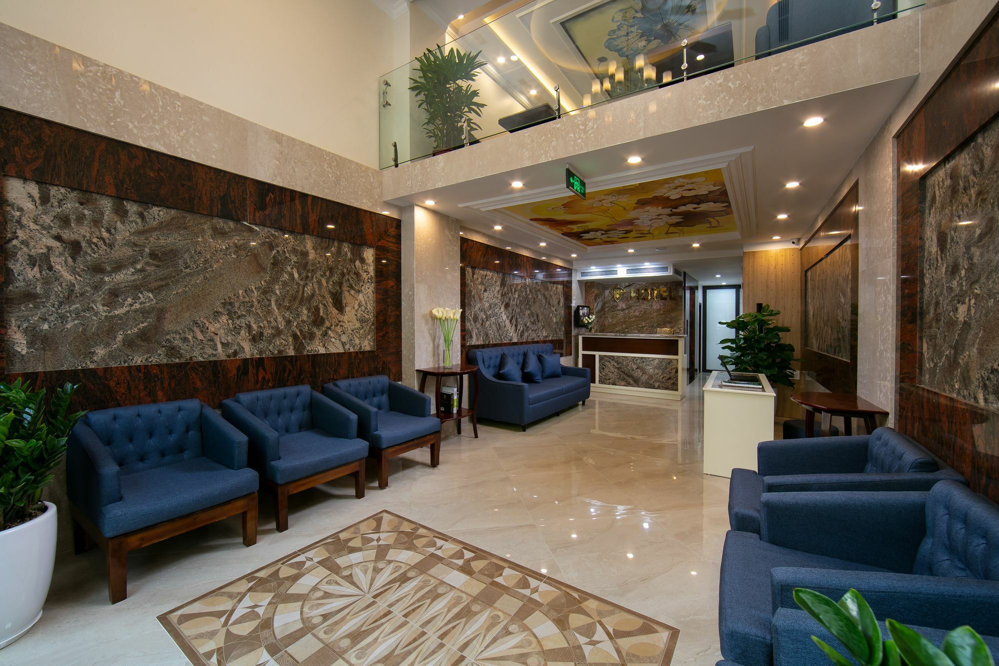 Отель Golden Legend Palace & Travel